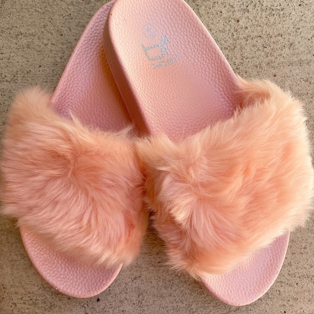 🎉3X HP🎉 Pink Faux Fur Slides Sandals - Picture 3 of 6
